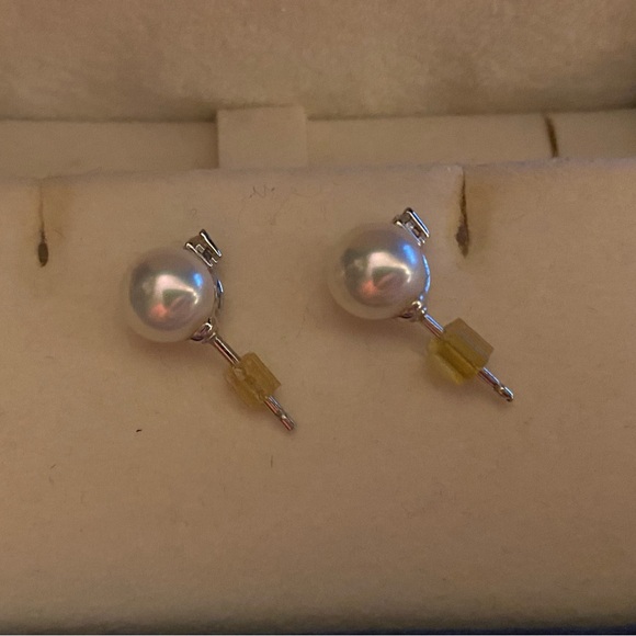 Beautiful Mikimoto Pearls with Diamonds 6 x 6.5mm - Picture 5 of 7